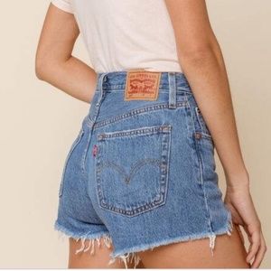 NWT Levi's 501 Original Jean Shorts With Raw Hem Dark Wash High Rise Women's 32